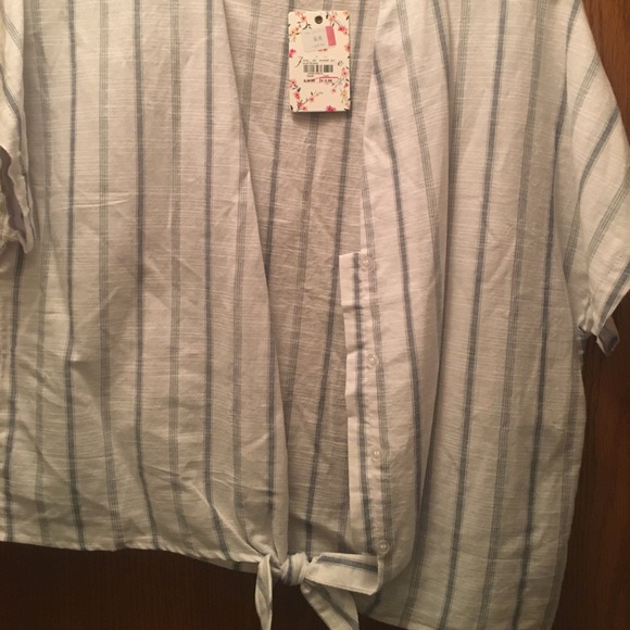 Crop Top - Picture 2 of 3